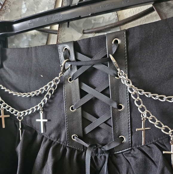 Romwe Goth Women's Punk Cross Metal Decor Ruffle Hem Skirt Size Large. - Picture 7 of 12